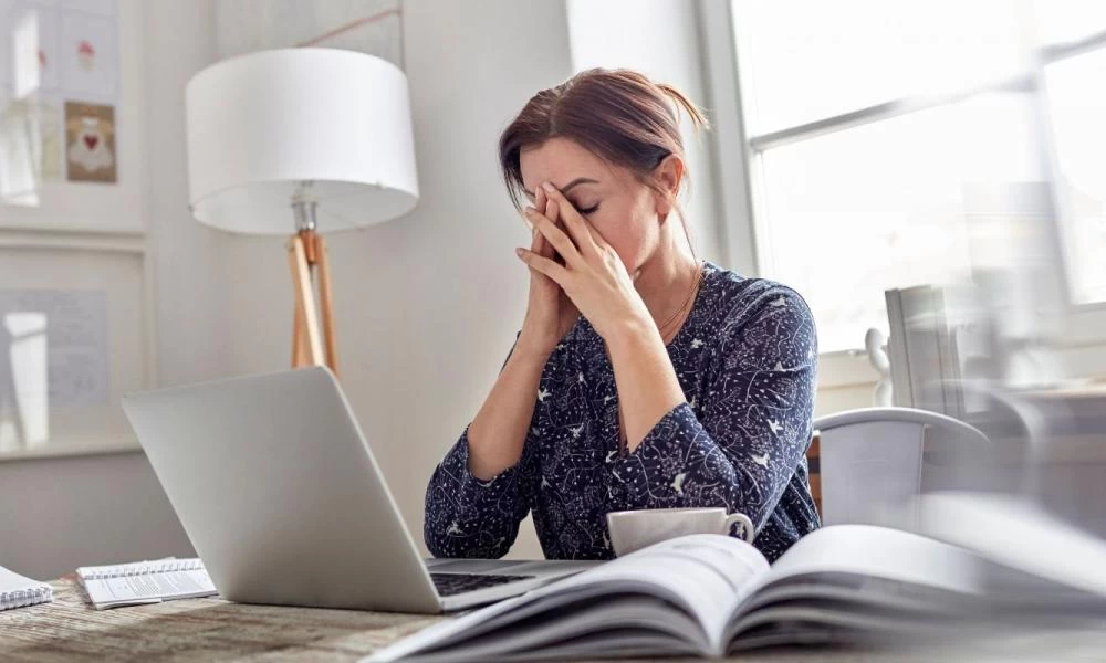 Κορoνοϊός: Πέντε τρόποι να φρενάρετε το άγχος που προκαλεί